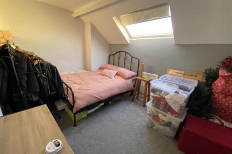 Bedroom no.3 attic: