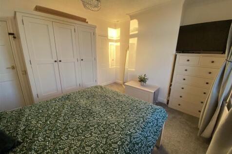 Bedroom no.1 rear double: