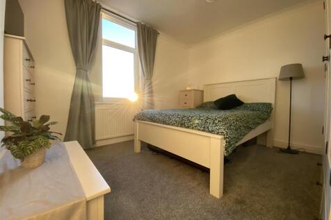 Bedroom no.1 rear double: