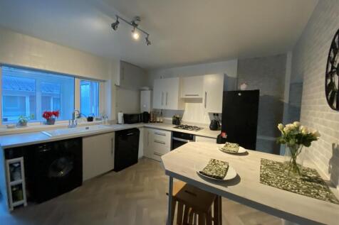 Kitchen: