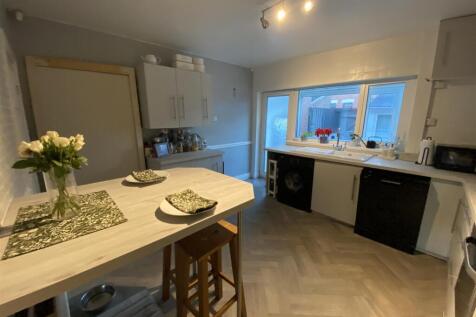 Kitchen:
