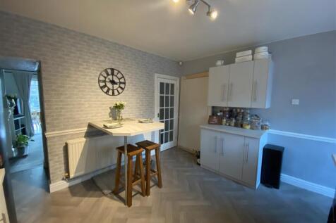 Kitchen: