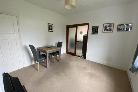 Dining room: