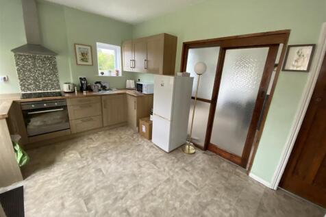 Kitchen: