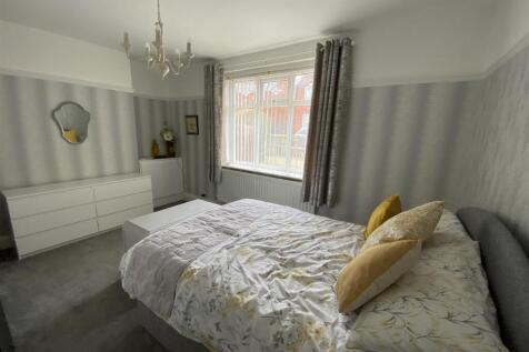 Bedroom no.1 front double: