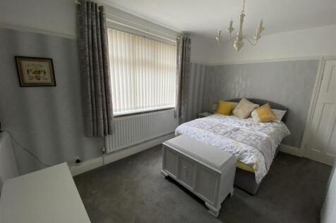 Bedroom no.1 front double: