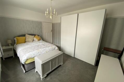 Bedroom no.1 front double: