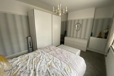Bedroom no.1 front double: