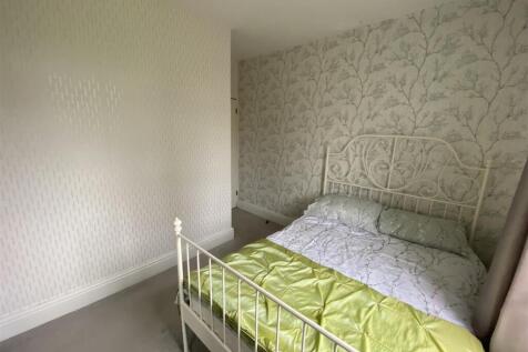 Bedroom no.2 rear double: