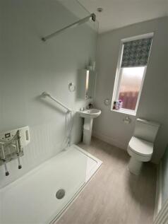 Shower room: