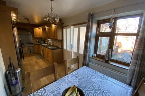 Kitchen:
