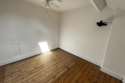 Bedroom no.3 attic:
