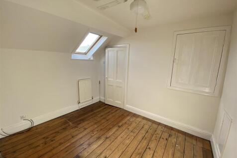 Bedroom no.3 attic: