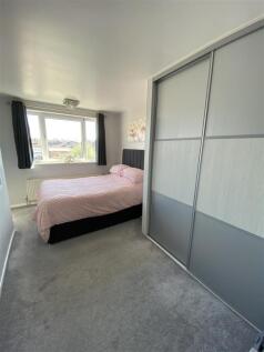 Bedroom no.1 rear double: