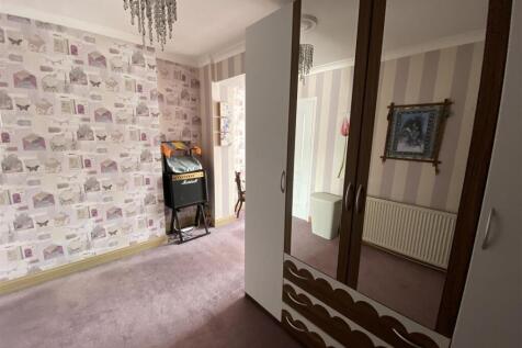 Bedroom no.1 rear double: