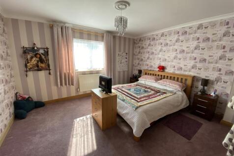 Bedroom no.1 rear double: