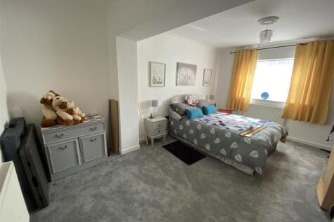 Bedroom no.2 rear double:
