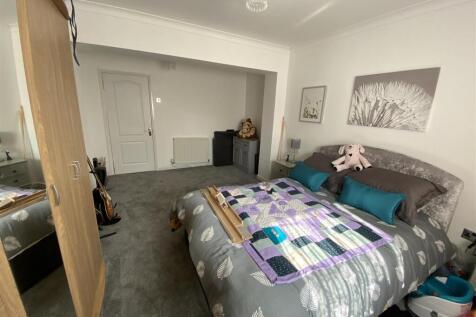Bedroom no.2 rear double:
