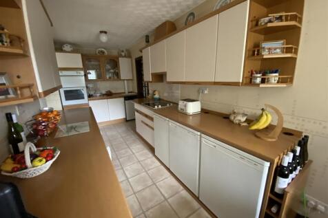 Kitchen: