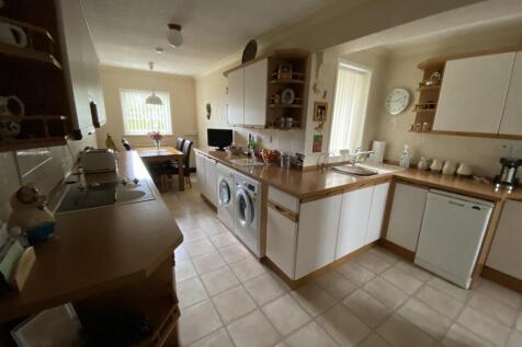 Kitchen: