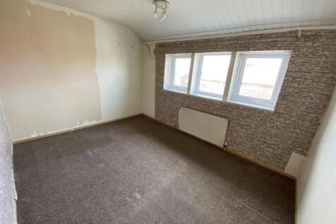 Bedroom no.1 front double: