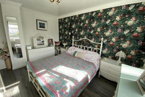 Bedroom no.1 front double: