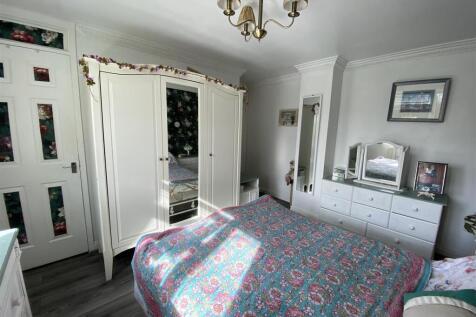 Bedroom no.1 front double: