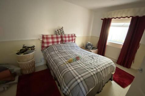 Bedroom no.1 rear double: