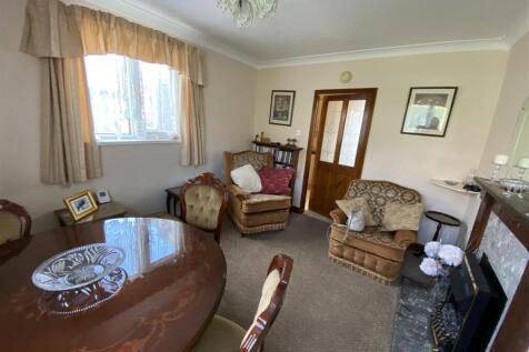 Dining room: