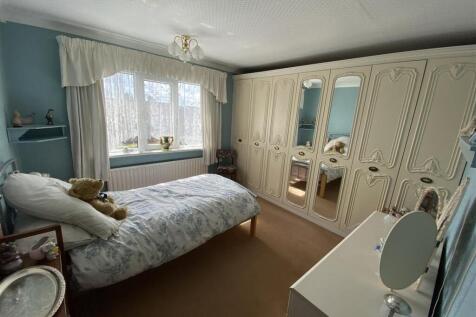 Bedroom no.1 rear double: