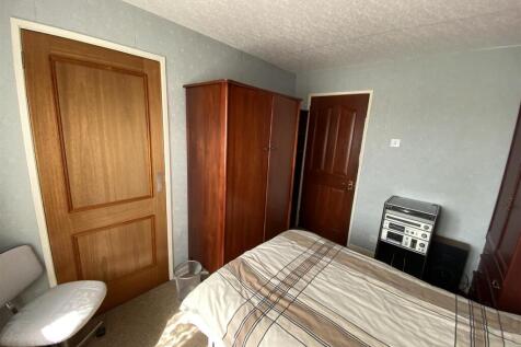 Bedroom no.2 rear double: