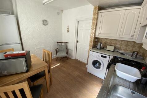 Kitchen: