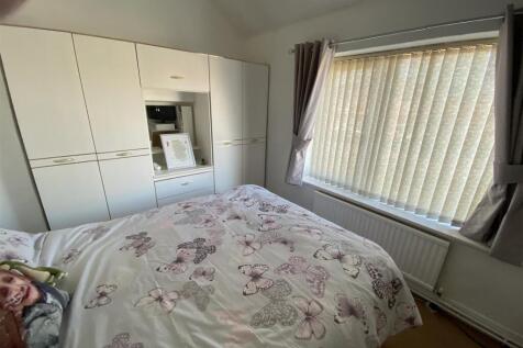 Bedroom no.1 rear double: