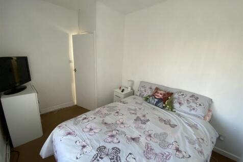 Bedroom no.1 rear double: