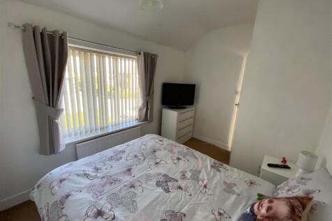 Bedroom no.1 rear double: