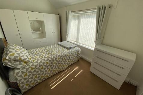 Bedroom no.2 rear double: