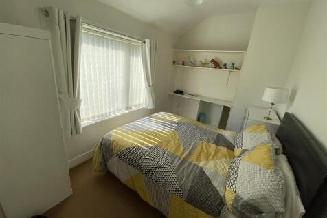 Bedroom no.3 front double: