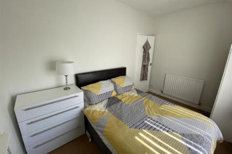 Bedroom no.3 front double: