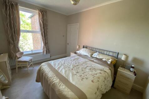 Bedroom no.1 rear double: