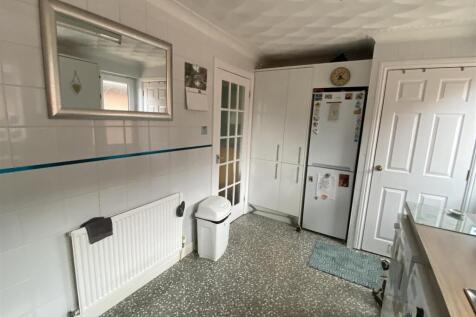 Kitchen: