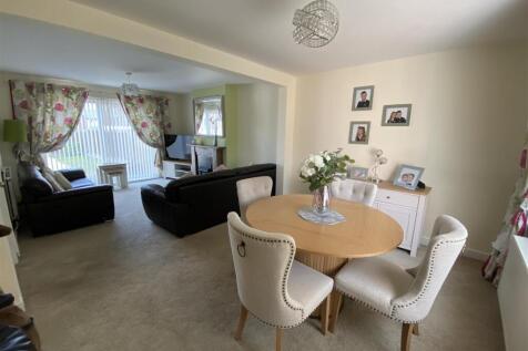 Lounge/diner: