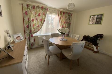 Lounge/diner: