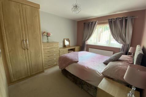 Bedroom no.1 front double: