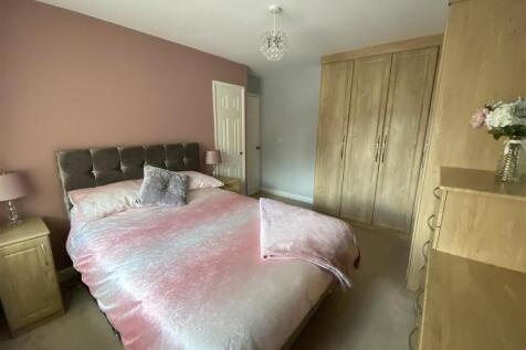 Bedroom no.1 front double: