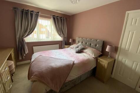 Bedroom no.1 front double: