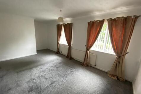 Bedroom no.1 front double: