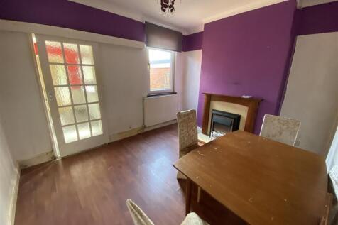 Dining room: