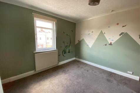 Bedroom no.1 front double: