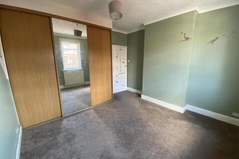Bedroom no.1 front double: