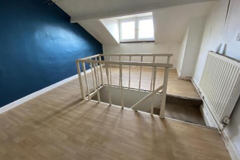 Bedroom no.3 attic:
